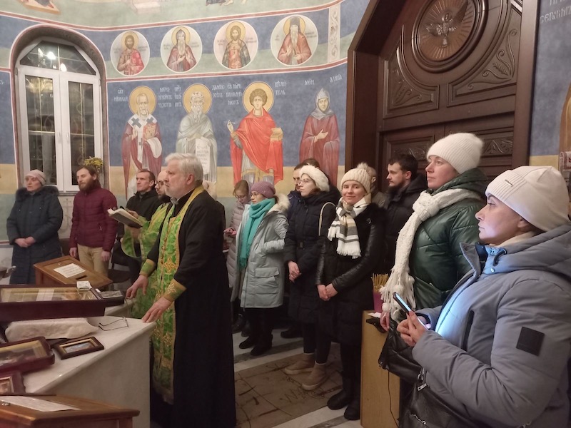 Звершено молебень для молоді-волонтерів та благодійників